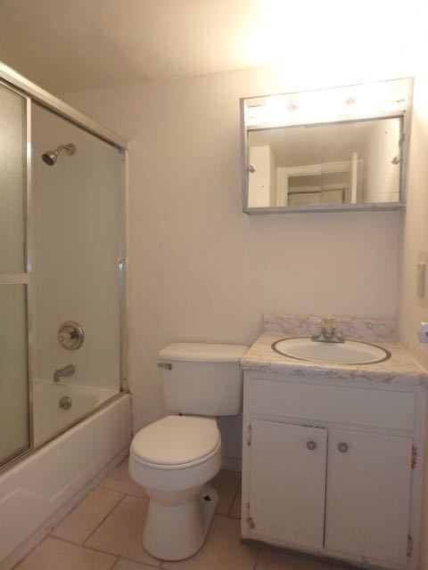 2 beds, 1.5 baths, $995, Unit 4