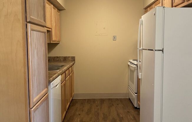 1 bed, 1 bath, 850 sqft, $990, Unit 4-412