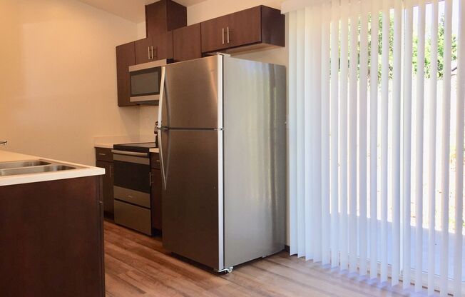 1 bed, 1 bath, 560 sqft, $1,280, Unit P