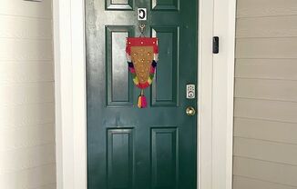 3 beds, 2 baths, $1,900, Unit Unit D