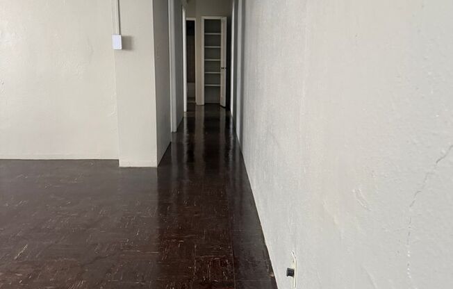 2 beds, 1 bath, 820 sqft, $1,300, Unit 18G