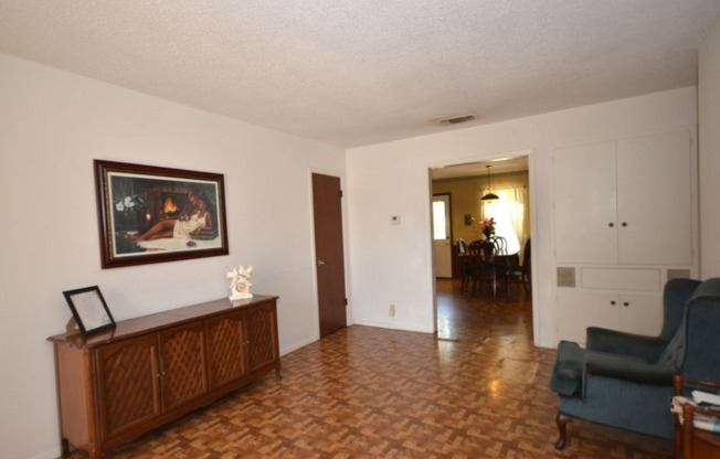 2 beds, 1 bath, $2,400