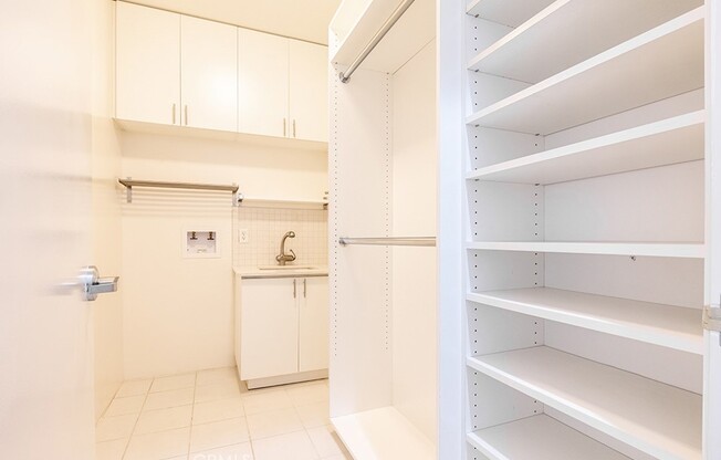 2 beds, 2 baths, 1,320 sqft, $3,850, Unit 1603