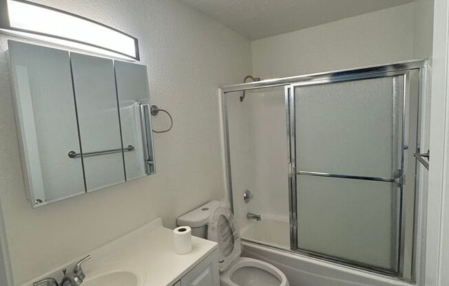 2 beds, 1 bath, $2,800, Unit B101