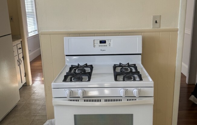 2 beds, 1 bath, 1,100 sqft, $2,200, Unit 1