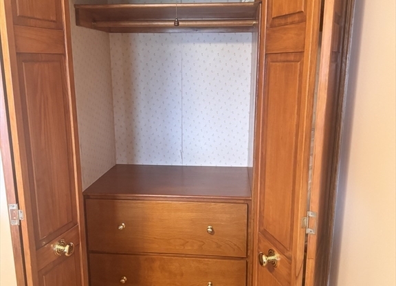 1 bed, 1 bath, 590 sqft, $3,500, Unit 17J