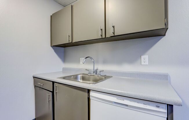 1 bed, 1 bath, 543 sqft, $1,195, Unit 17