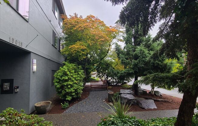 15015 Shoreline Apartments