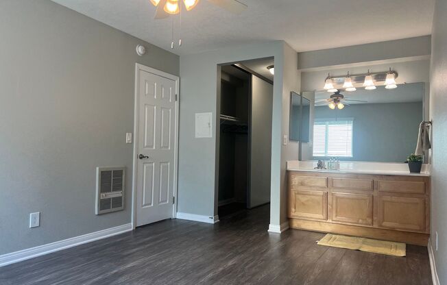 2 beds, 2 baths, 950 sqft, $2,920, Unit 1641B