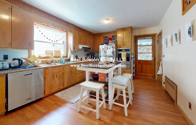 102 RAYMOND AVE