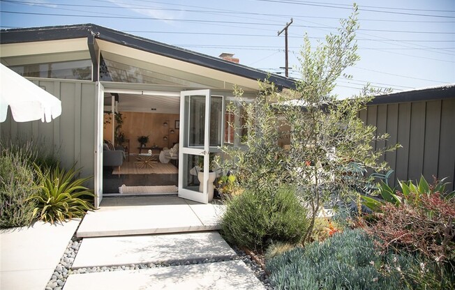 3168 STEVELY AVE