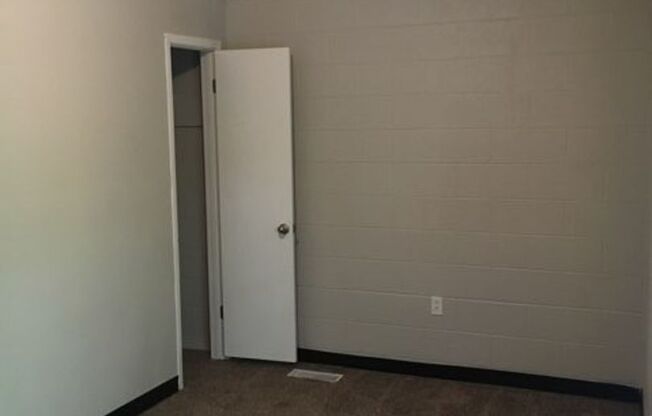 Studio, 1,070 sqft, $1,049