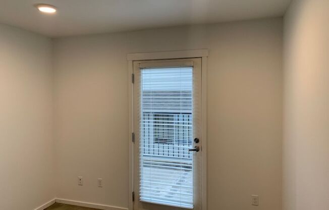 Studio, 1 bath, 186 sqft, $1,245, Unit 215