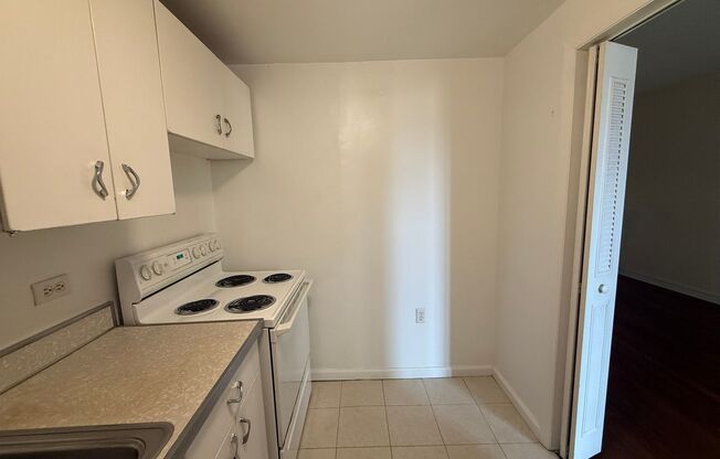 1 bed, 1 bath, 769 sqft, $1,475, Unit Old King Edward 44