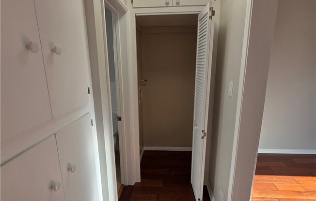 208 W 90 ST