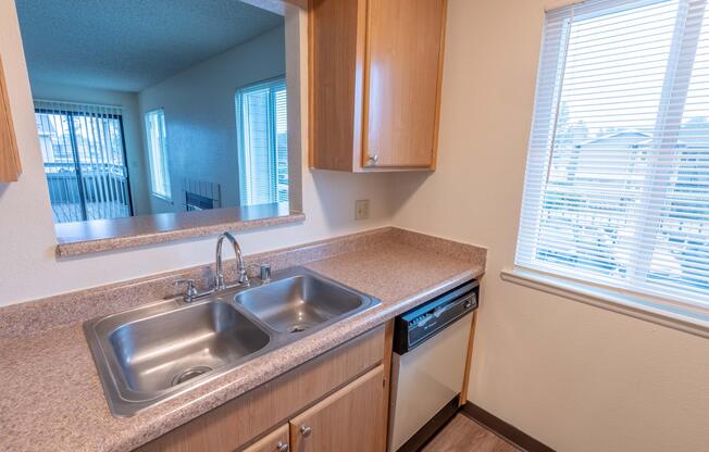 2 beds, 2 baths, 945 sqft, $1,595