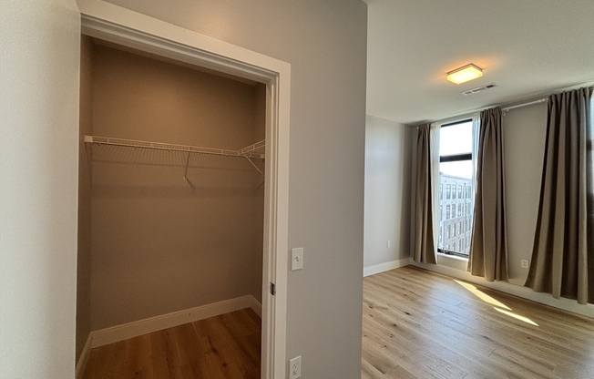 2 beds, 2 baths, 1,024 sqft, $4,000, Unit 725