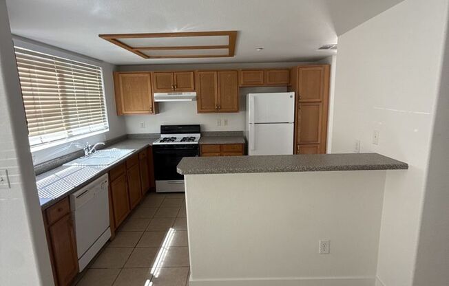 2 beds, 2 baths, $1,450, Unit # 2612