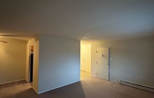 1 bed, 1 bath, 734 sqft, $1,350, Unit K09