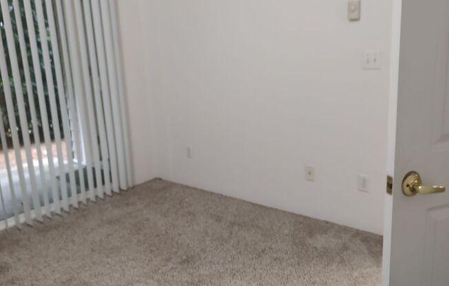 1 bed, 1 bath, 899 sqft, $1,425, Unit H-03