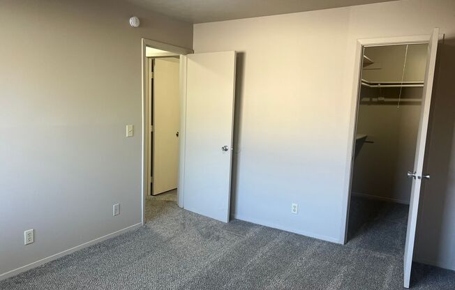 2 beds, 1 bath, 850 sqft, $1,120, Unit #5
