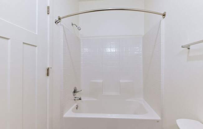 Shower and Soaking Tub in Master Bath at Chase Creek Apartment Homes, Huntsville, AL, 35811