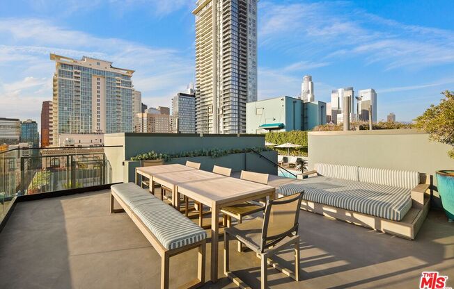 Studio, 1 bath, 930 sqft, $2,850, Unit M02