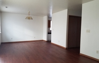 2 beds, 1 bath, 982 sqft, $950, Unit 221 Tanglewood Drive Apt C