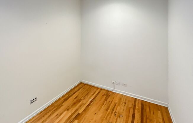 1 bed, 1 bath, 905 sqft, $2,450, Unit 2450-301
