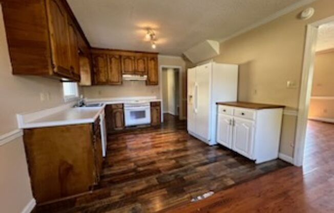 3 beds, 2 baths, $1,600