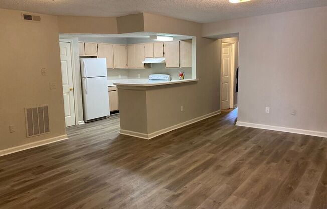 2 beds, 1.5 baths, 921 sqft, $975, Unit 607