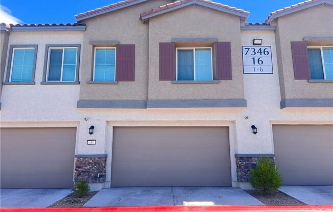 Spacious Townhome with Loft, Granite Kitchen & Community Pool in Gated Neighborhood