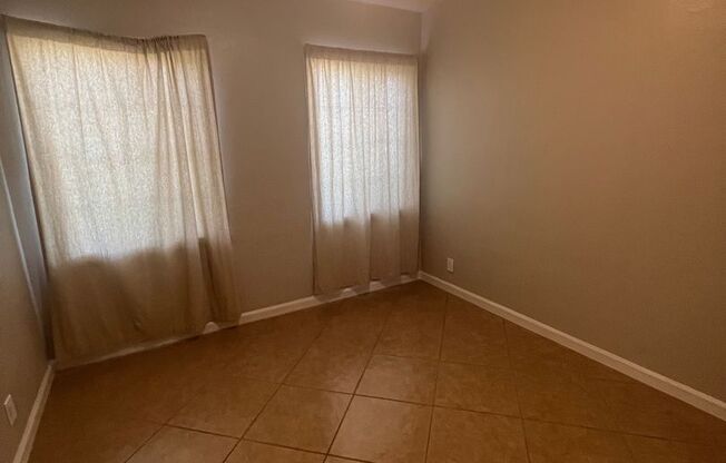 3 beds, 1 bath, $1,600