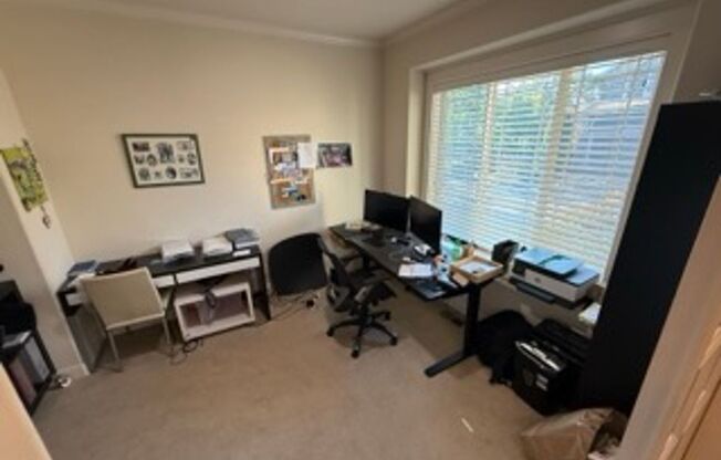 Modern 4BR Home in Redmond with Spacious Layout