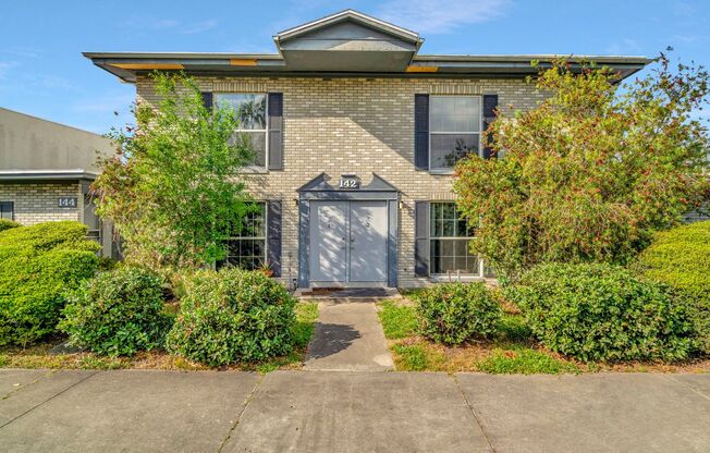 140 East Davis