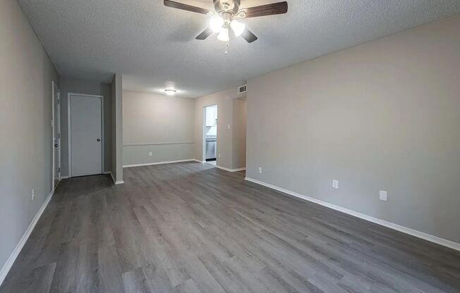 2 beds, 1 bath, 880 sqft, $950, Unit W-1