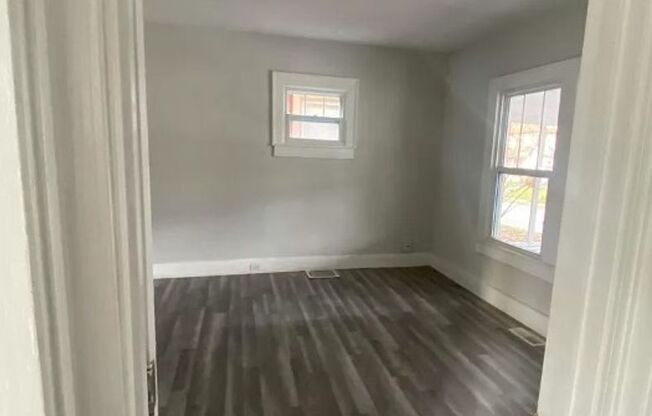 2 beds, 1 bath, $995