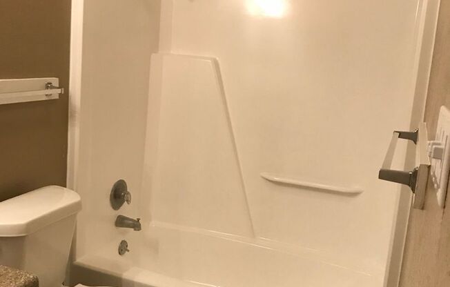 1 bed, 1 bath, 640 sqft, $875, Unit 214