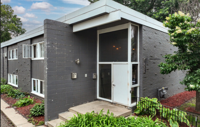 2205 Bryant Ave
