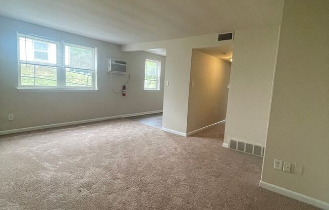 1 bed, 1 bath, 600 sqft, $1,175, Unit B12