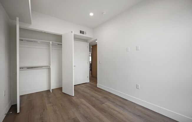 3 beds, 3 baths, 938 sqft, $3,034.29, Unit 607