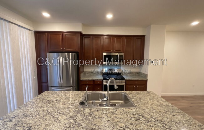 2762 FERRARA CIR