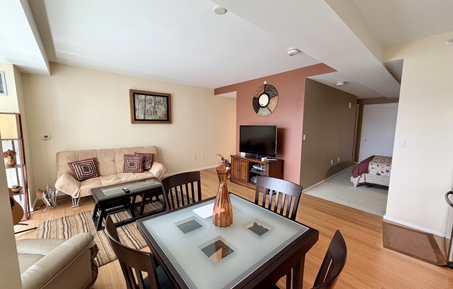 1 bed, 1 bath, 696 sqft, $3,100, Unit 622