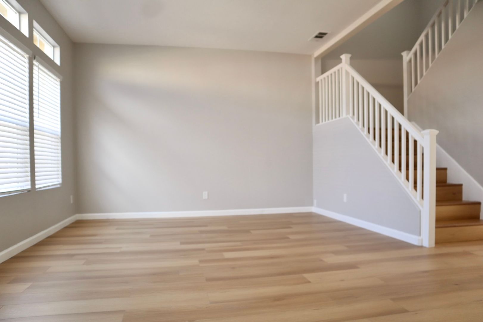 Beautifully Spacious 3-bedroom townhome in Fremont – Gated community!