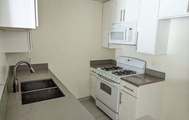 1 bed, 1 bath, 608 sqft, $1,642, Unit 232