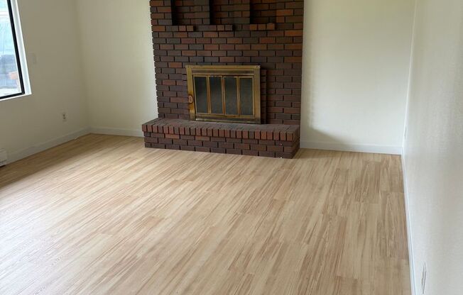 3-bedroom, 2-bath home single family home in Arlington $2895 per/mo