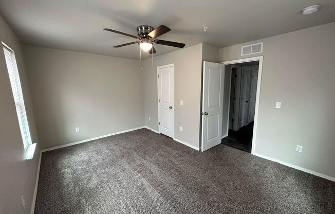 2 beds, 1 bath, 960 sqft, $949, Unit 121