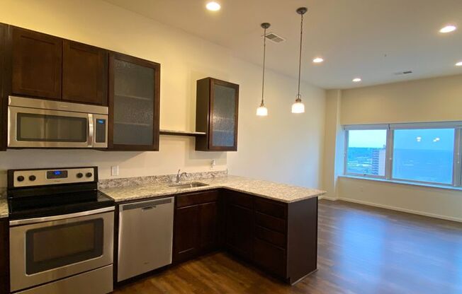 1 bed, 1 bath, 620 sqft, $1,220, Unit 725