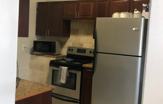 4 beds, 2 baths, 1,750 sqft, $3,900, Unit Apt 3