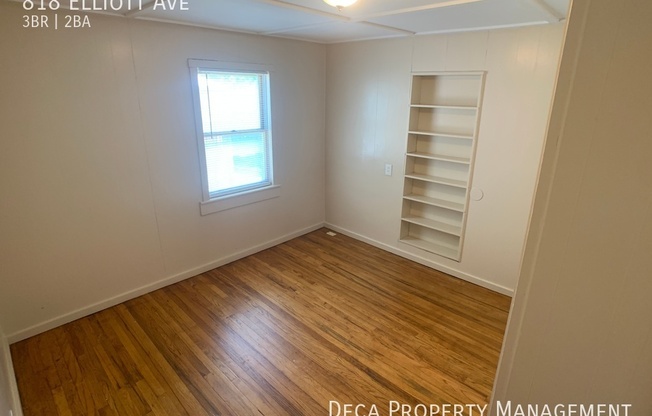 3 beds, 1.5 baths, 1,570 sqft, $1,300